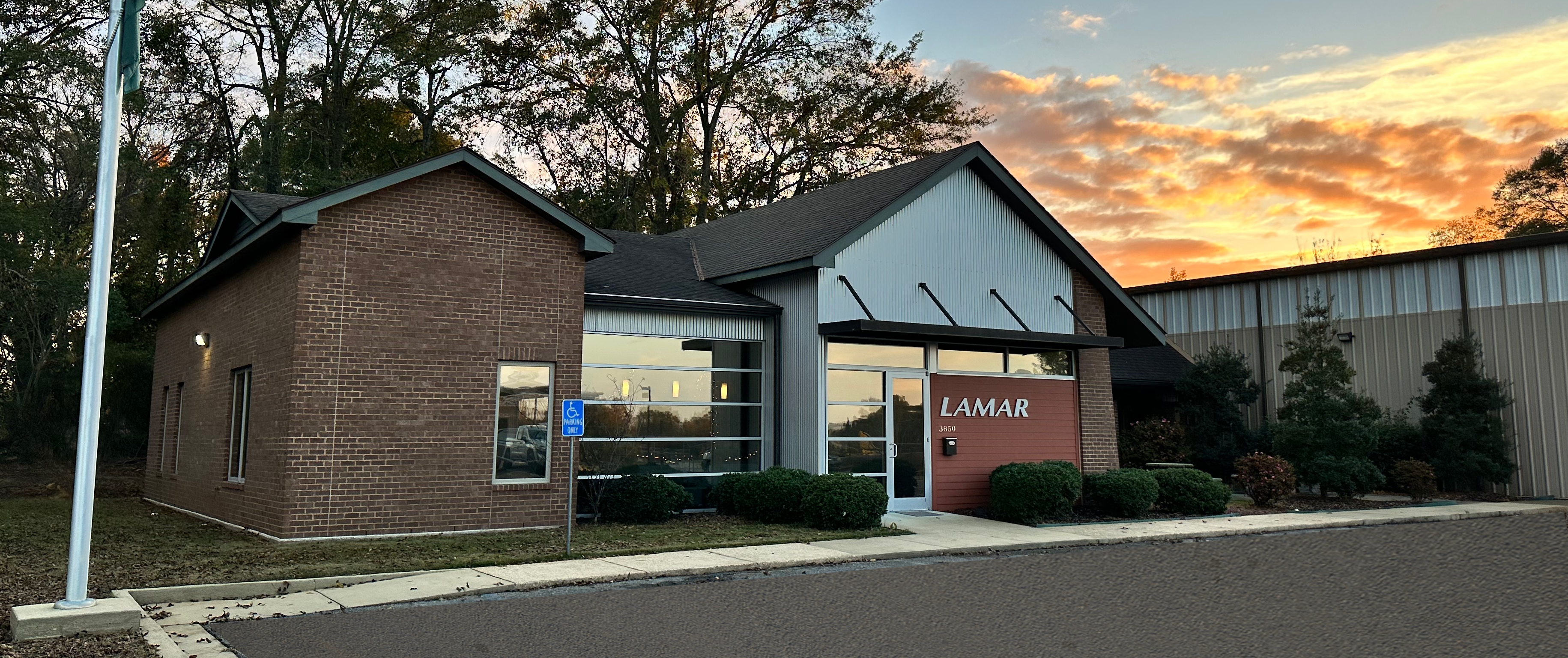 Lamar Advertising of Tuscaloosa office building